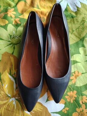 Womens Black Vionic Lena Point Toe Flats 9.5M